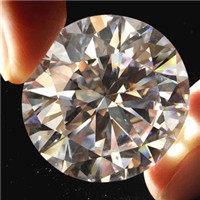Common way for distinguish moissanite and natural diamond