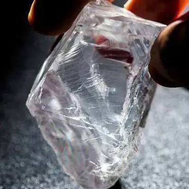 What is the difference between a natural diamond and a synthetic diamond?