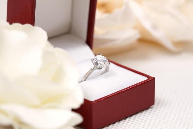 loose moissanite diamond