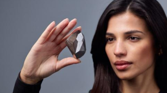 loose moissanite rough