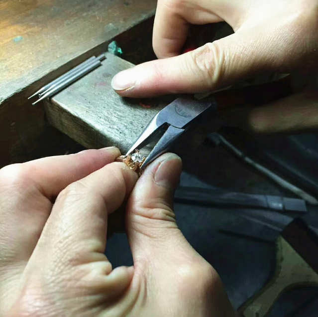  9 points about the difference between moissanite diamonds and natural diamonds