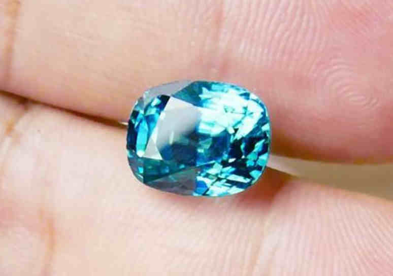 blue moissanite