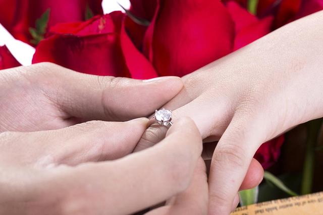 moissanite diamond ring
