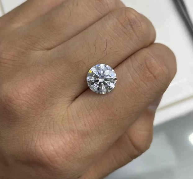 The Value are the main difference between synthetic diamonds and natural diamonds